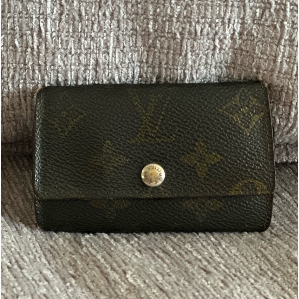LV key holder